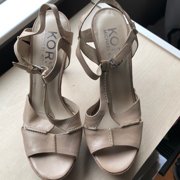 Ladies high heel shoes - Picture 2 of 7